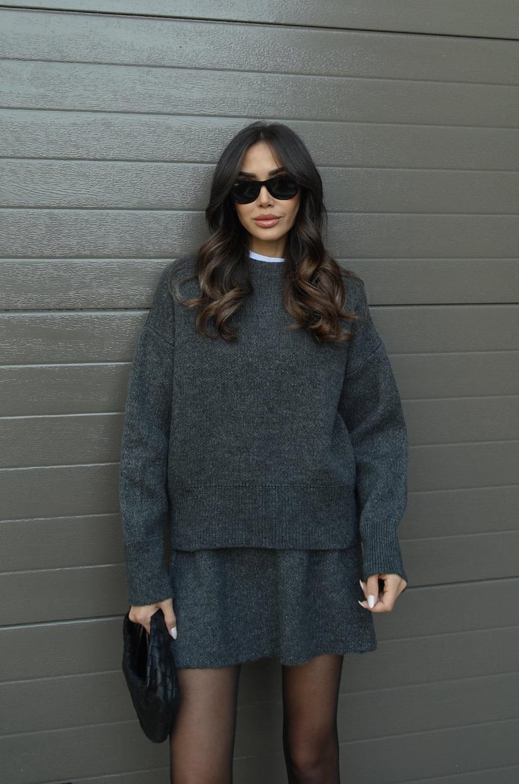 Conjunto Mujer Minifalda y Jersey Oversize Ajuste Holgado