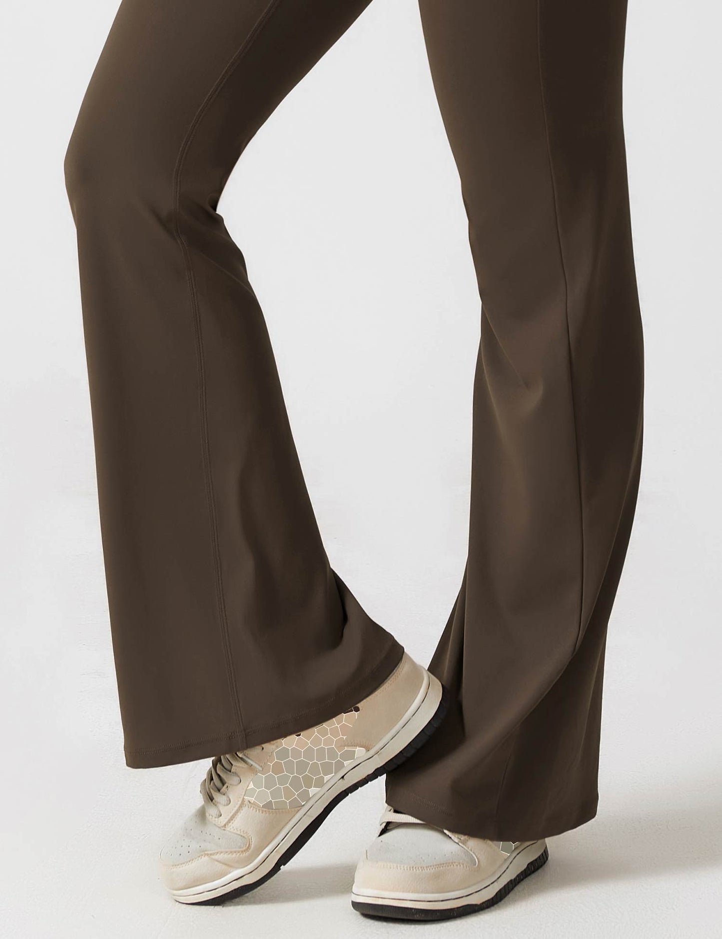 Mono Mujer con Espalda en V y Pierna Flare Ajuste Elegante