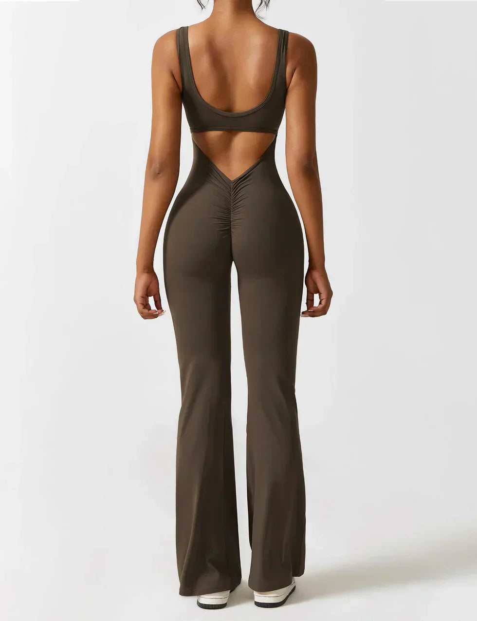 Mono Mujer con Espalda en V y Pierna Flare Ajuste Elegante