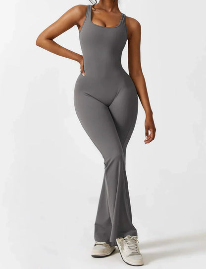 Mono Mujer con Espalda en V y Pierna Flare Ajuste Elegante
