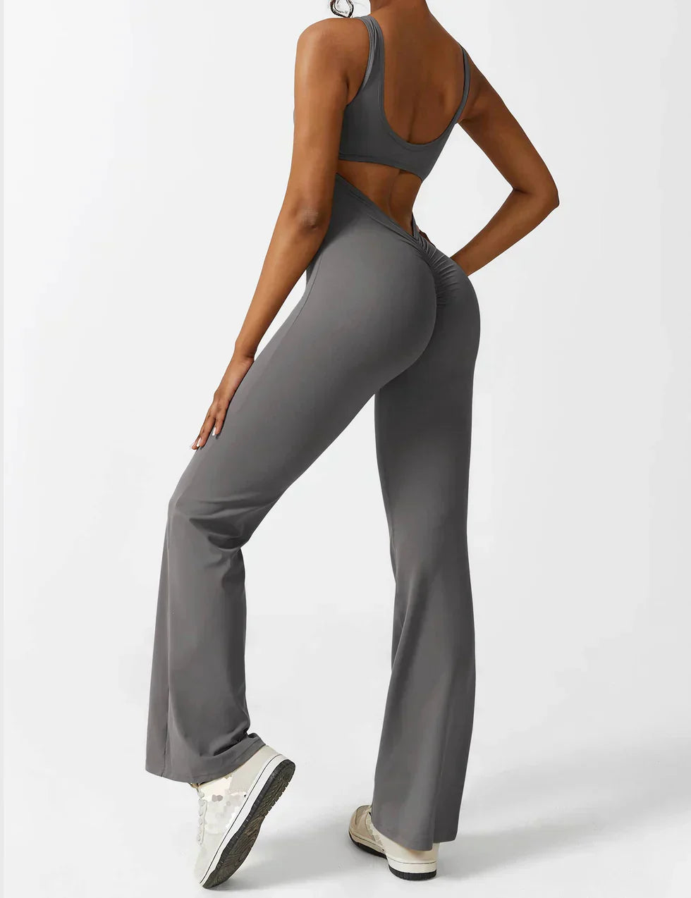 Mono Mujer con Espalda en V y Pierna Flare Ajuste Elegante