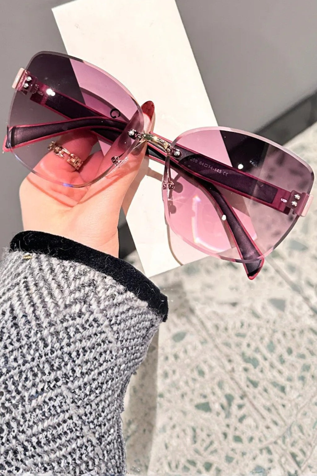 Gafas de sol mujer sin montura estilo gato lente degradada