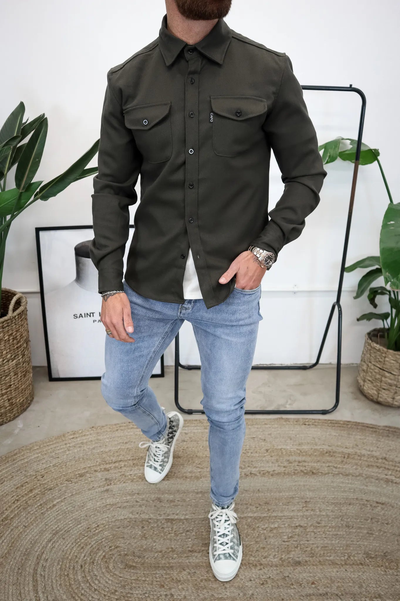 Sobrecamisa hombre con botones y bolsillos ajustada