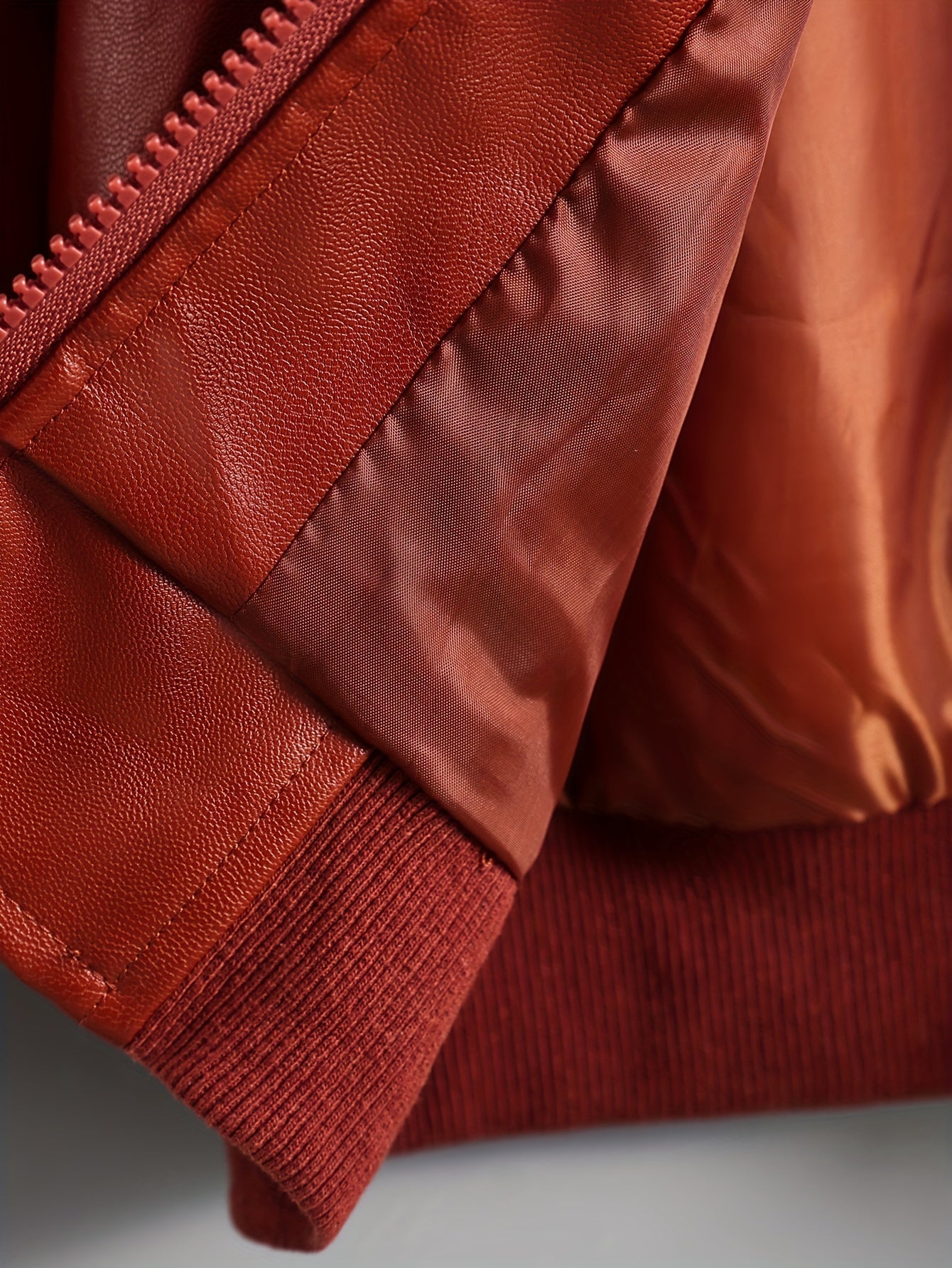 Chaqueta niño con cremallera y cuello alto ajustado