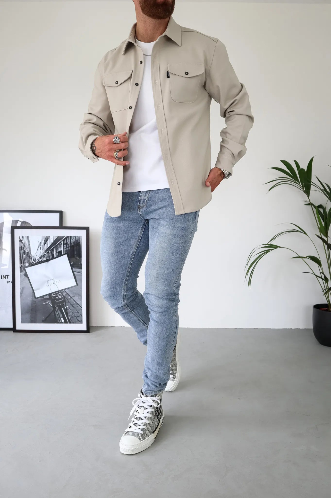 Sobrecamisa hombre con botones y bolsillos ajustada