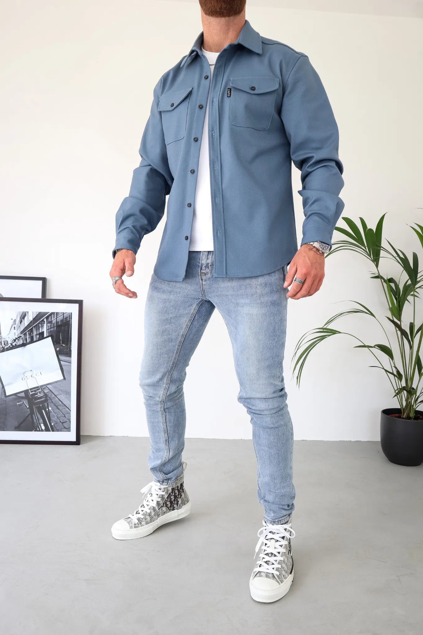 Sobrecamisa hombre con botones y bolsillos ajustada