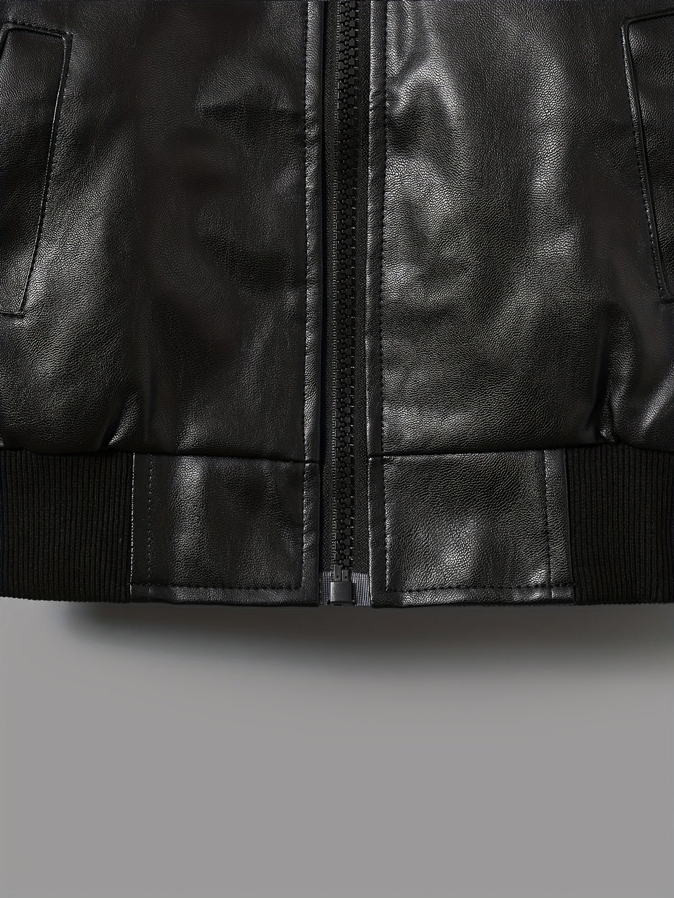 Chaqueta niño con cremallera y cuello alto ajustado