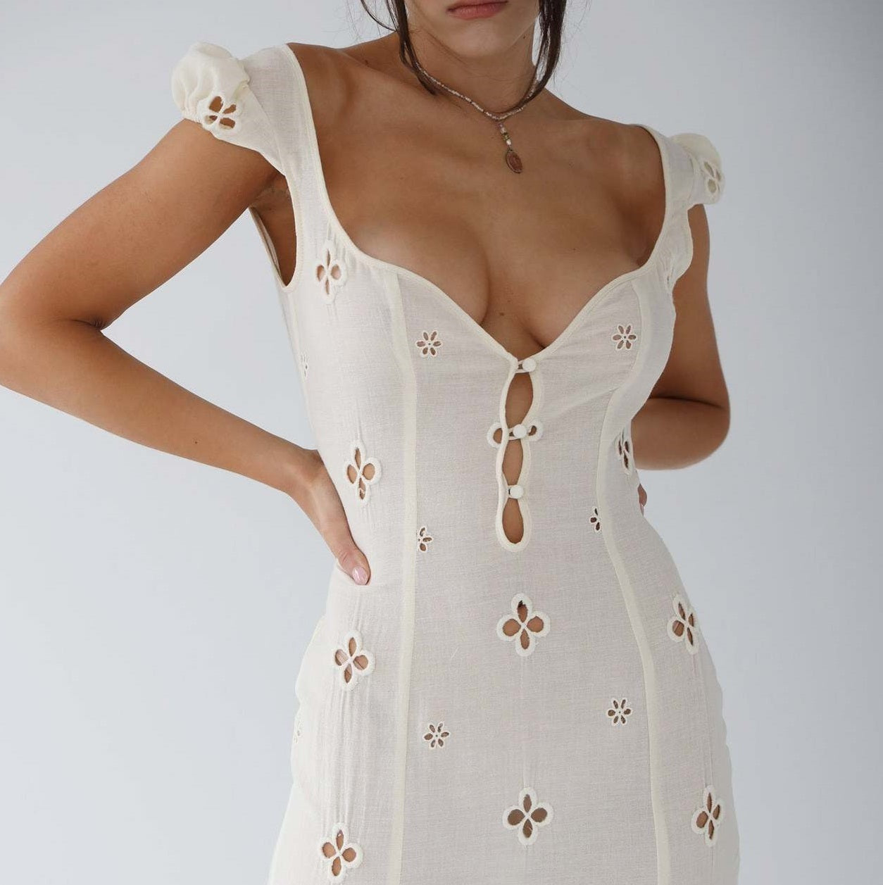 Vestido midi mujer con bordado y tirantes finos ceremonia - Mavetta
