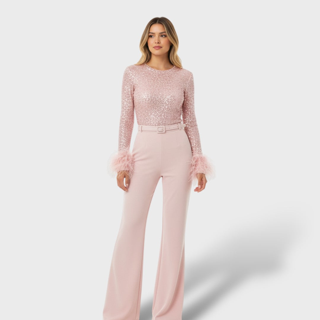 Mono Mujer con Lentejuelas y Detalle de Plumas Elegante