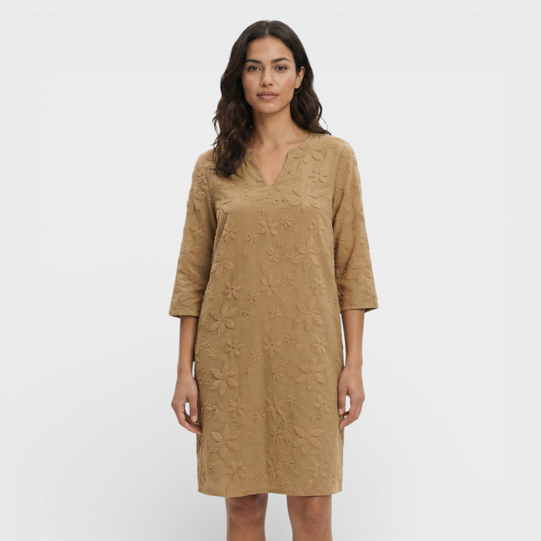 Vestido Midi Mujer Bordado Floral Ajuste Regular