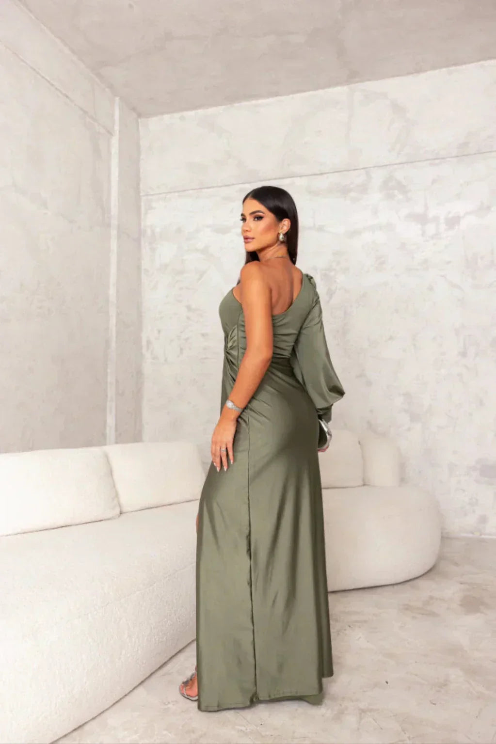 Vestido Mujer Satinado Manga Asimétrica
