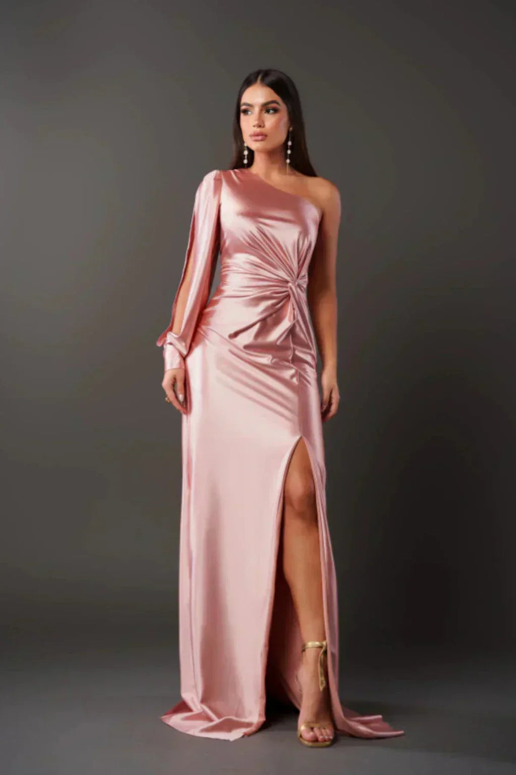 Vestido Mujer Satinado Manga Asimétrica