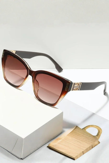 Gafas de Sol Mujer Estilo Gato Detalle Metálico Lente Degradada