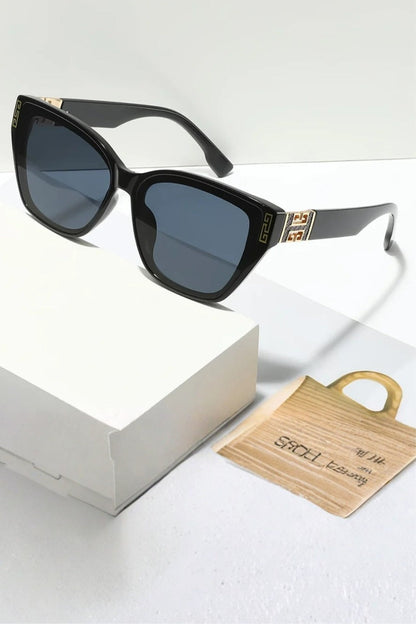 Gafas de Sol Mujer Estilo Gato Detalle Metálico Lente Degradada