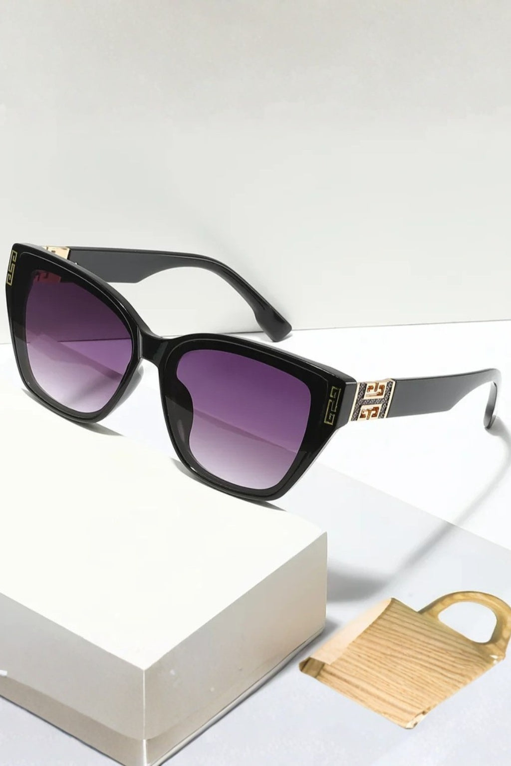 Gafas de Sol Mujer Estilo Gato Detalle Metálico Lente Degradada