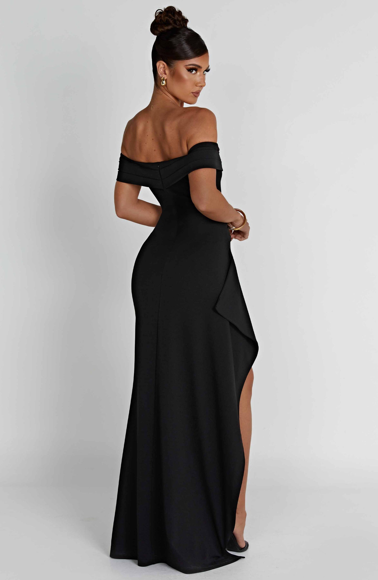 Vestido largo mujer de tirantes y diseño elegante