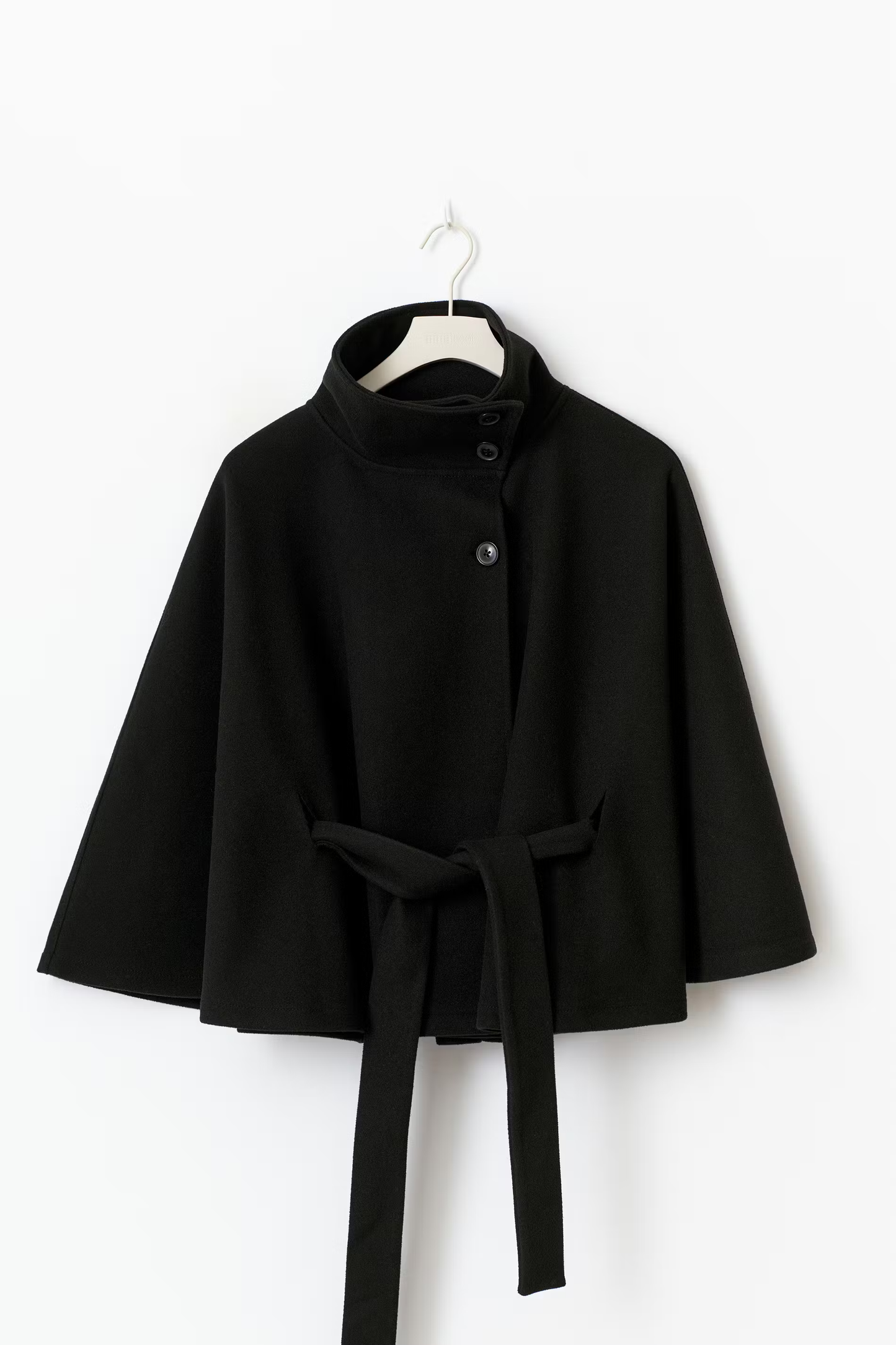 Chaqueta capa mujer con cuello alto y cinturón ajustable