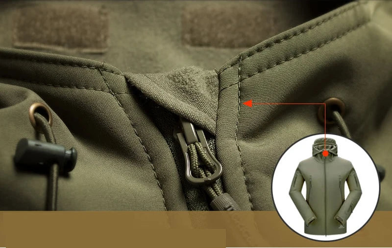 Chaqueta táctica hombre con capucha y bolsillos funcionales