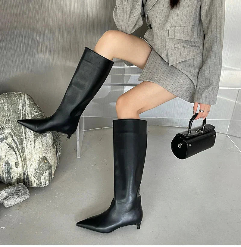 Botas altas mujer de piel con cierre lateral elegante