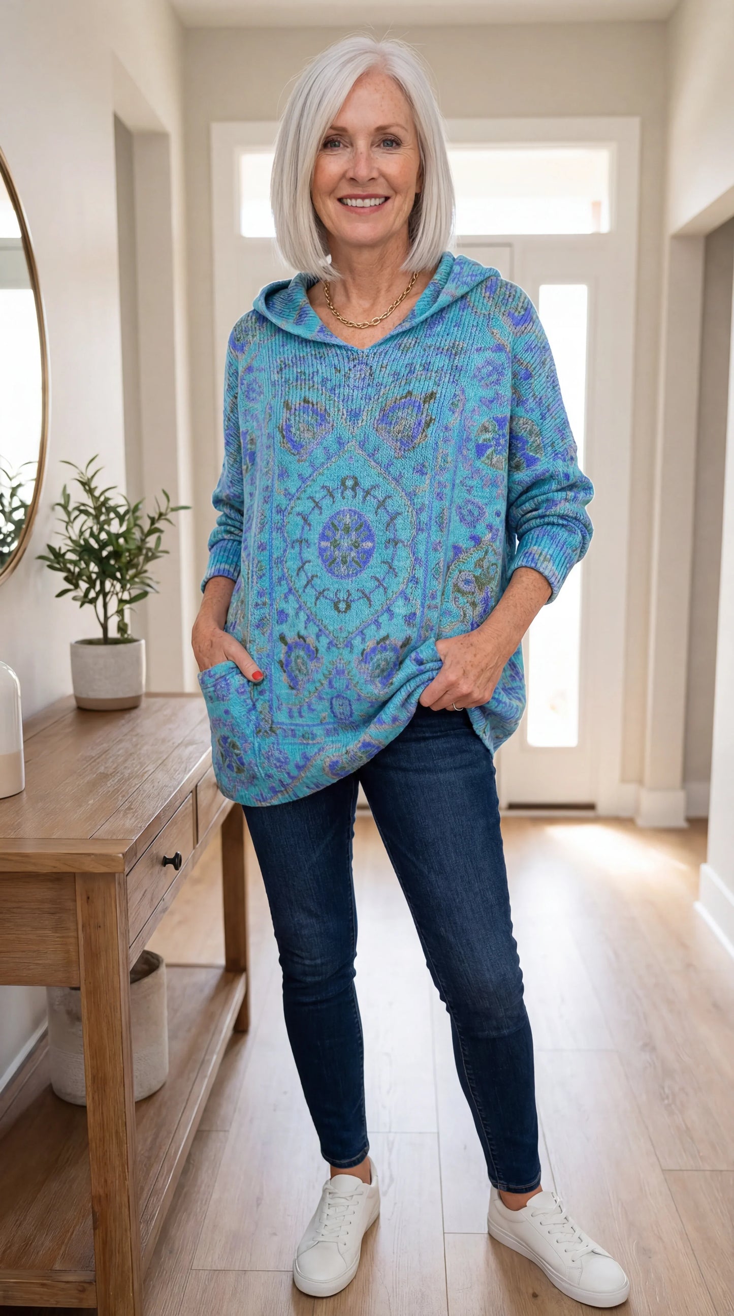 Túnica mujer con capucha estampada cómoda y cálida