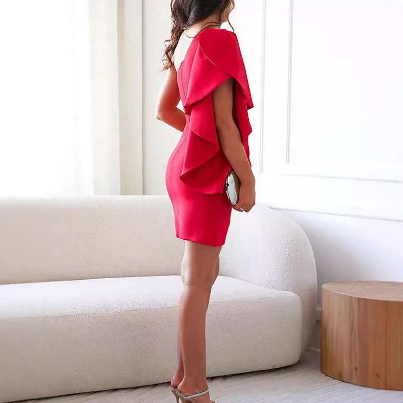 Vestido de cóctel mujer con diseño elegante y silueta entallada
