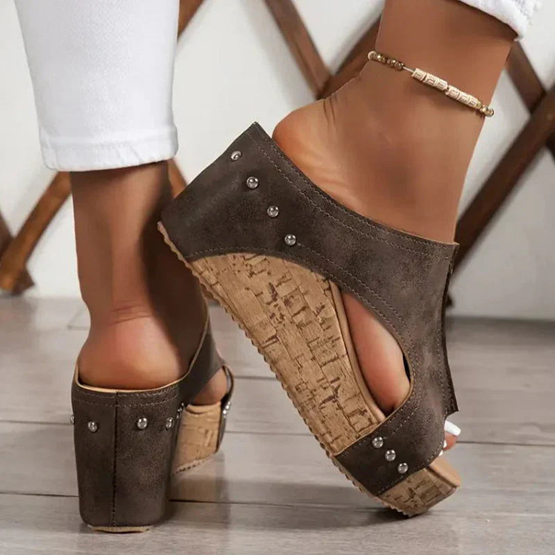 Sandalias Mujer Cuña Piel con Tachuelas