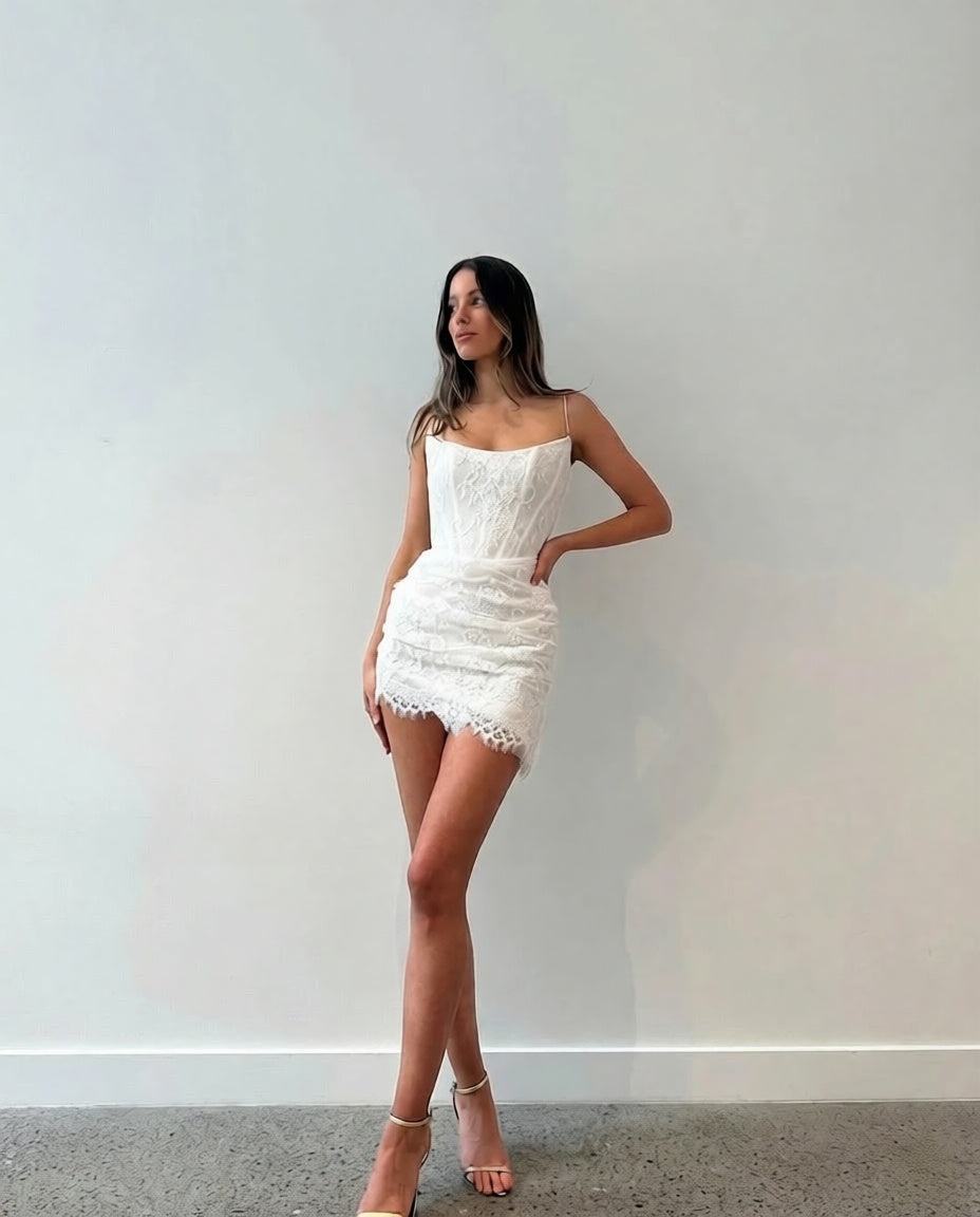Vestido Corto de Encaje con Tirantes Mujer